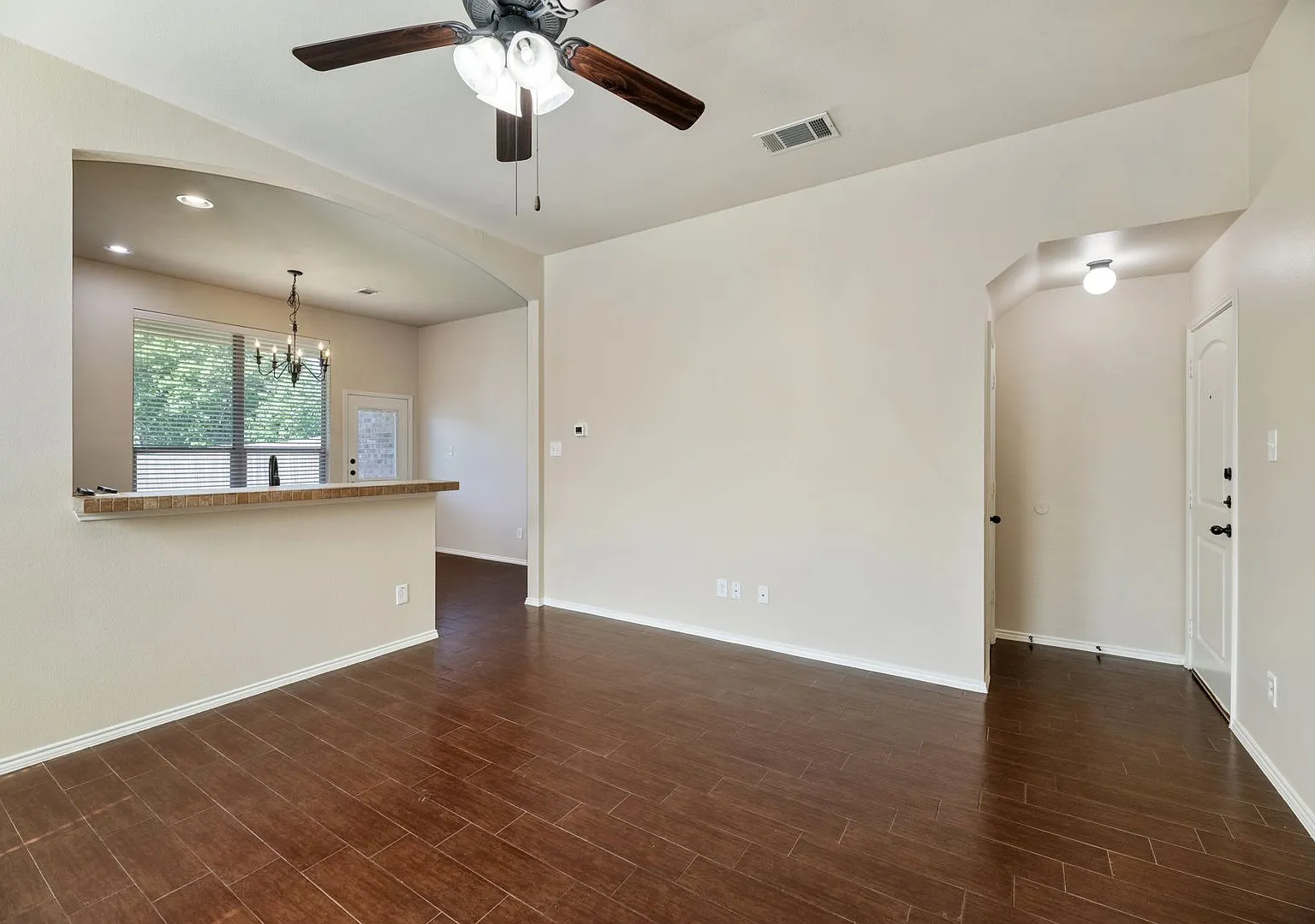Available Now! Beautiful 3 Bedroom Duplex Located In Lavon,Texas! — Photo 4