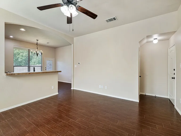 341 Orbit Dr — Photo 4