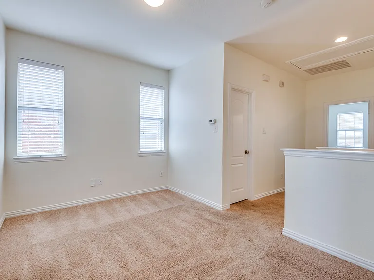15924 Alvarado Dr — Photo 14