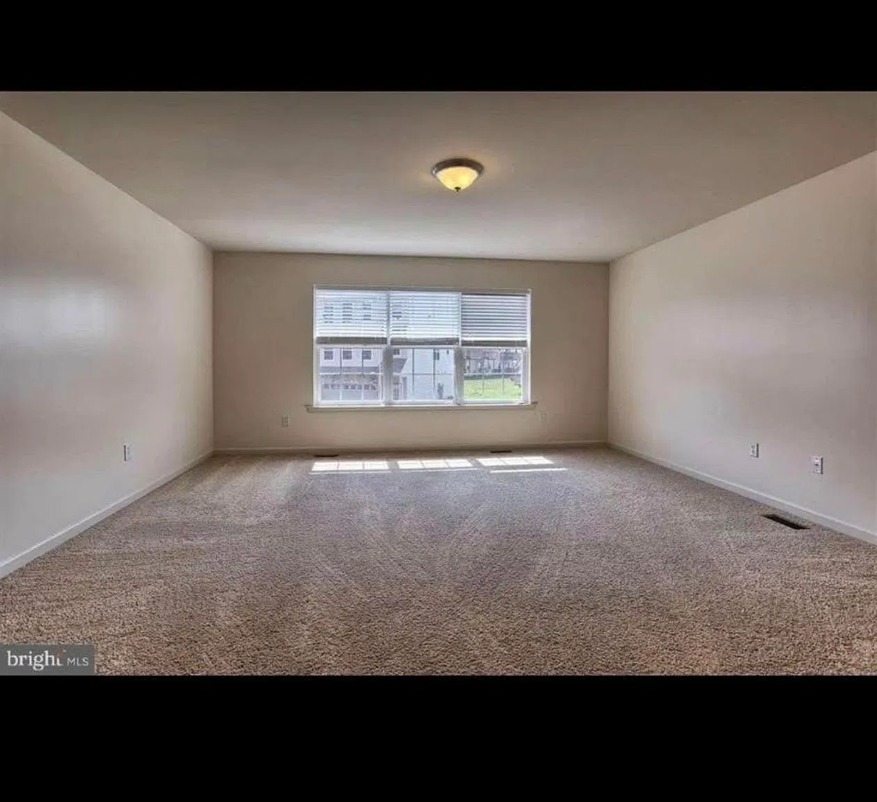 3 bed, 2.5 bath, 2143 sqft, $2,000 — Photo 3