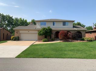 16601 Abela Dr, Clinton Township, MI 48035