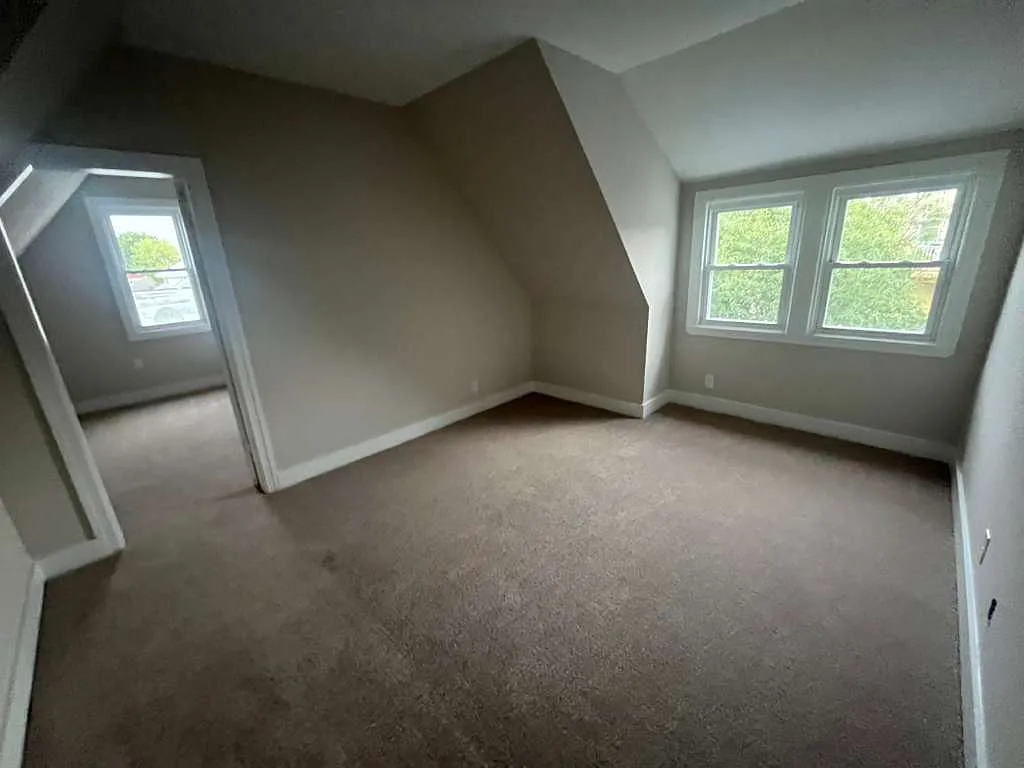 3 bed, 1500 sqft, $2,350 — Photo 3