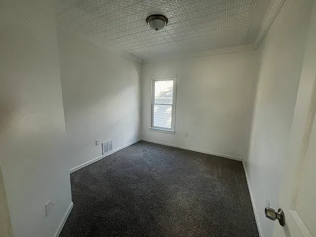 4 bed, 1.5 bath, 1000 sqft, $1,400 — Photo 4
