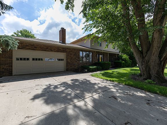 2nd image of 740 Hickory St