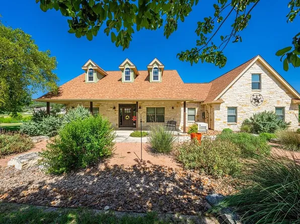 111 Lakebridge Trl, Ingram, TX 78025