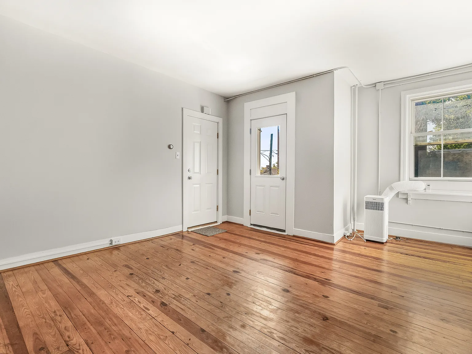2 bed, 1200 sqft, $1,800 — Photo 4