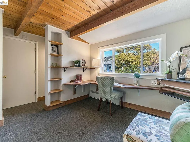 1001 Elm Ct — Photo 5