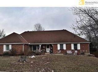 9341 Walmer St, Overland Park, KS 66212
