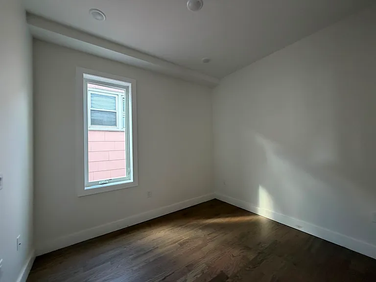 40 Lembeck Ave #21E — Photo 6