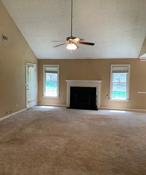 700 Hunters Creek Ln — Photo 2