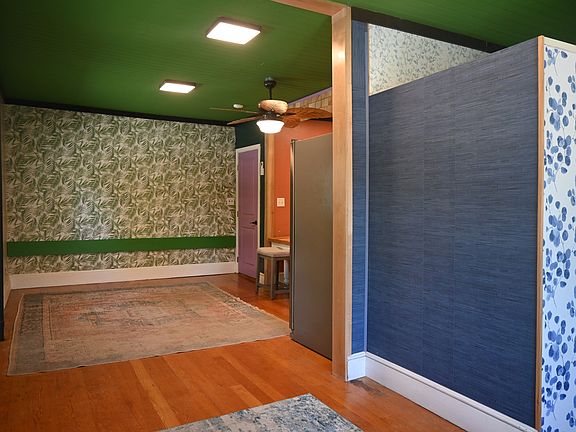3rd image of 469 Bridge St #1