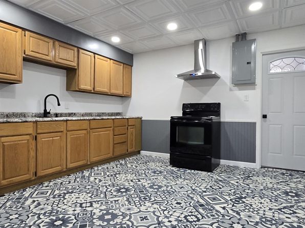 214 E Main St APT A