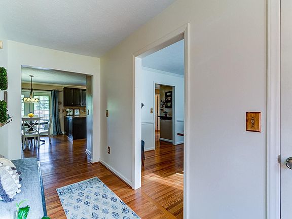 5th image of 2424 Constitution Dr