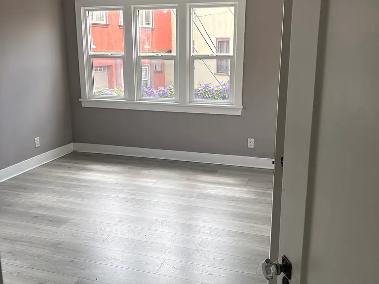2118 S Palm Grove Ave — Photo 2