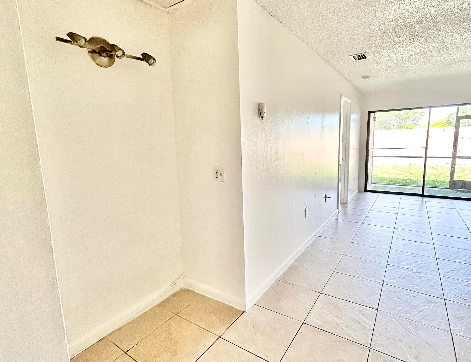 2 bed, 2.0 bath, 1110 sqft, $1,990 — Photo 4