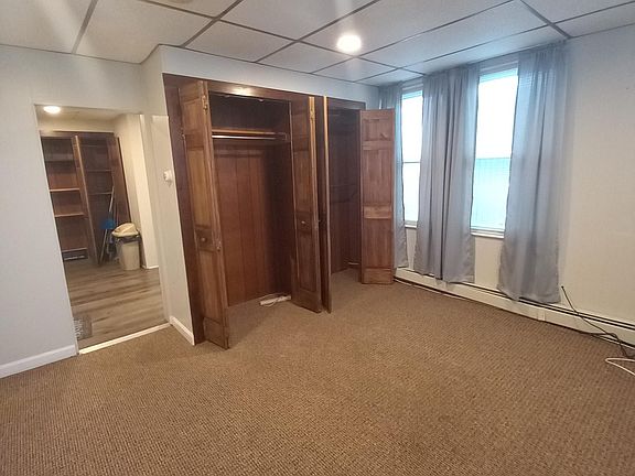 5th image of 393 Waterman Ave