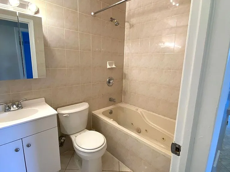 812 - OM-812 New York Avenue LLC — Photo 26