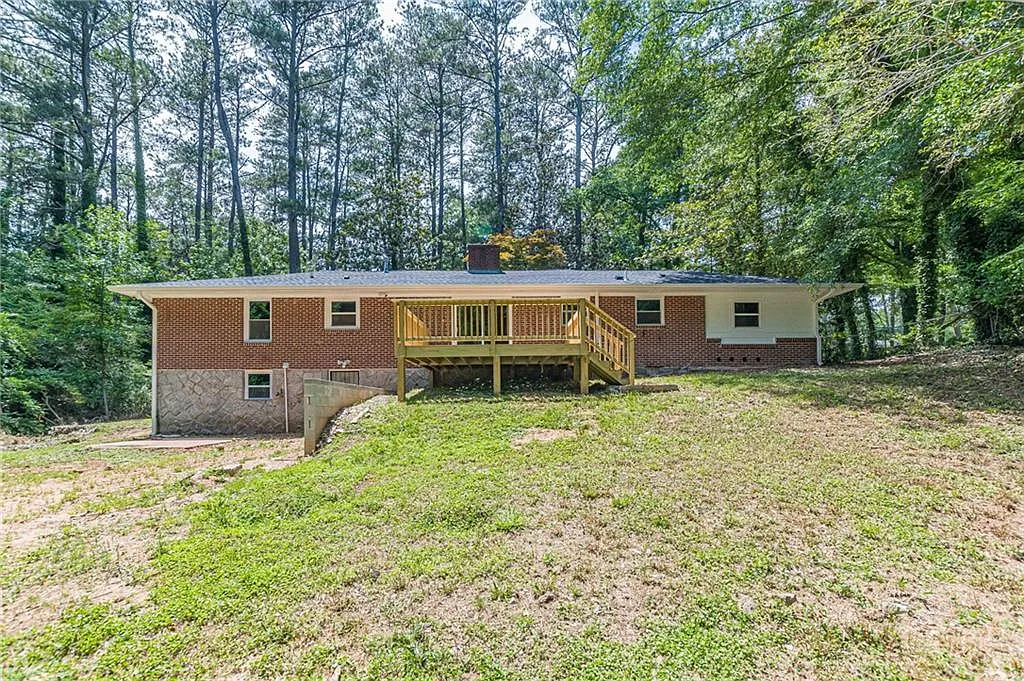 3 bed, 2.0 bath, 1812 sqft, $2,500 — Photo 2
