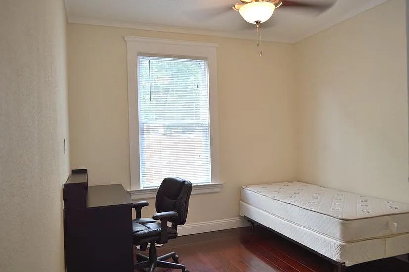 2 bed, $1,600 — Photo 4
