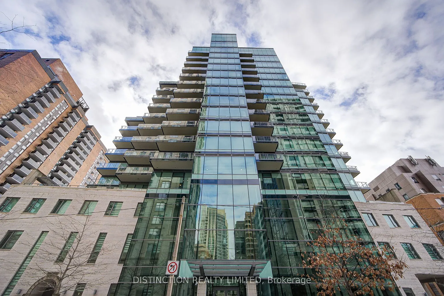77 Charles St W #1603 photo 1