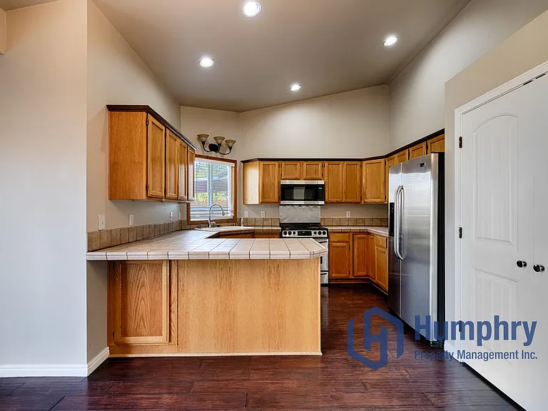 256 W Woodbury Dr — Photo 9
