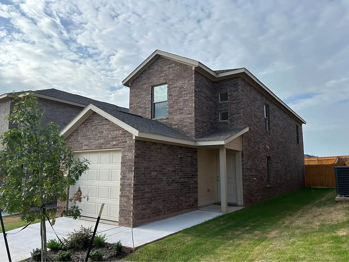 3 bed, 2.5 bath, 1480 sqft, $1,650 — Photo 2