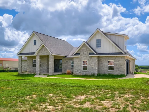 9671 Crow Ln, Adkins, TX 78101