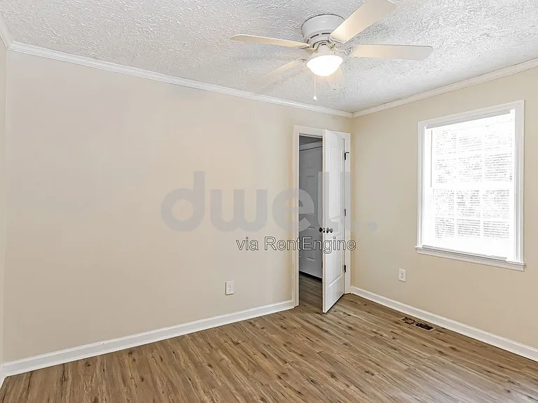 2492 Coleman Ave — Photo 9