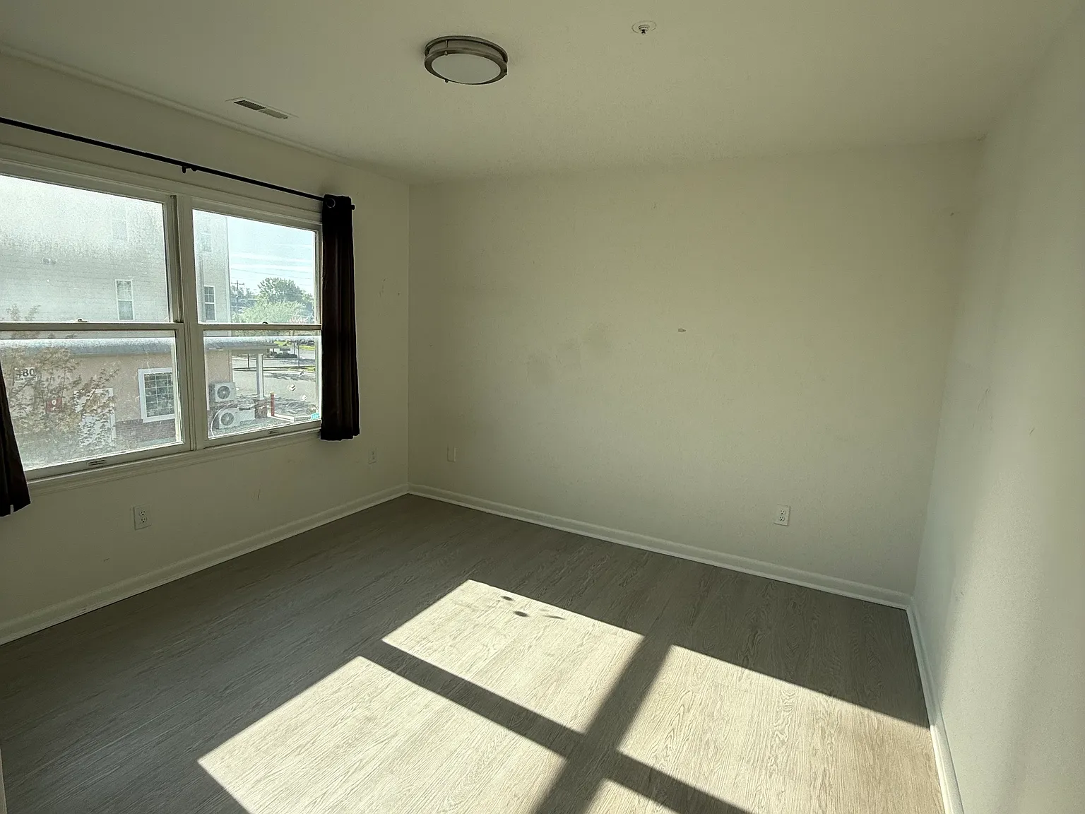 3 bed, 1200 sqft, $2,600 — Photo 3