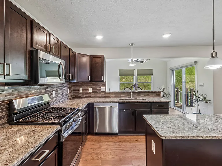 1105 Deerfield Dr — Photo 26