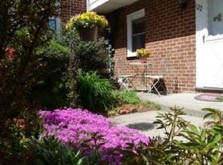 122 Charter Cir, Ossining, NY 10562