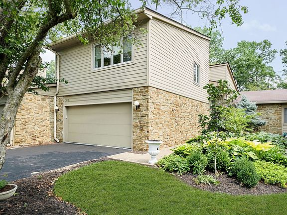 2nd image of 303 Baywood Ct