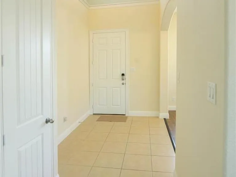1327 Graham Trace Ln — Photo 7