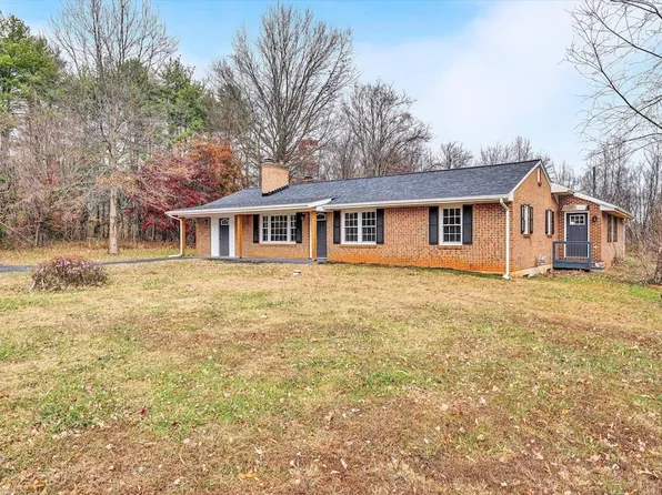 1059 Fairview Dr, Big Island, VA 24526