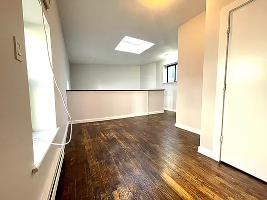 Rented by Evergreen Realty & Investments | media 4