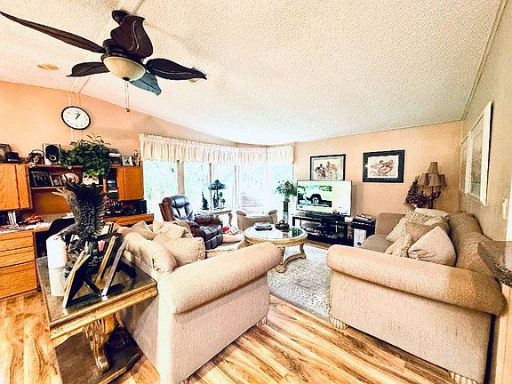 3rd image of 1418 Deverly Dr #335