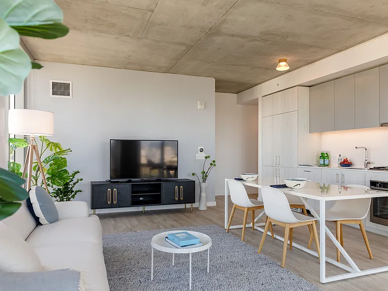5MLK — Photo 22