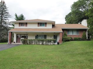905 Imperial Woods Dr, Vestal, NY 13850