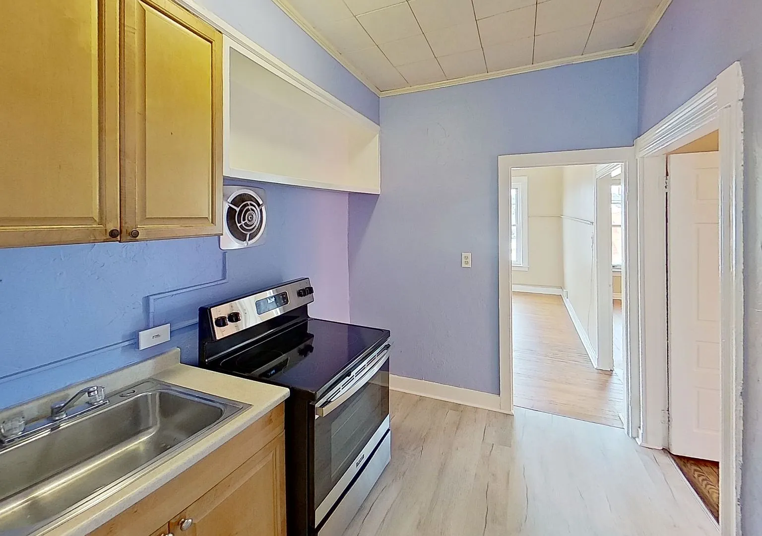Newly Renovated 2 Bedroom Apartment — Photo 3