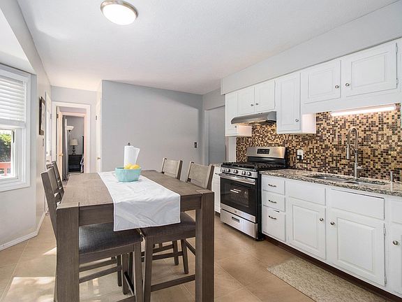 5th image of 52042 Justine Dr