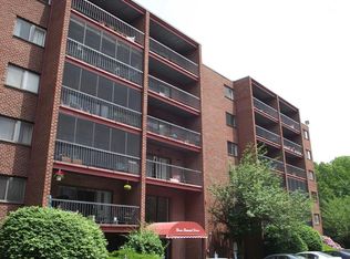 3 Summit Dr APT 19, Reading, MA 01867