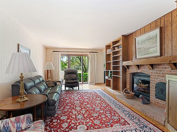5th image of 221 Country Club Dr