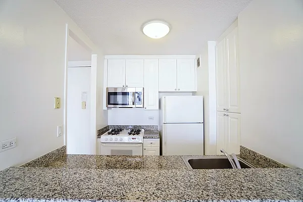 Rented by Renetta Real Estate | media 33