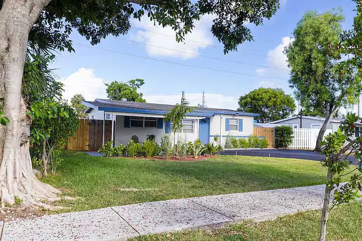 4120 NW 10th Ter
