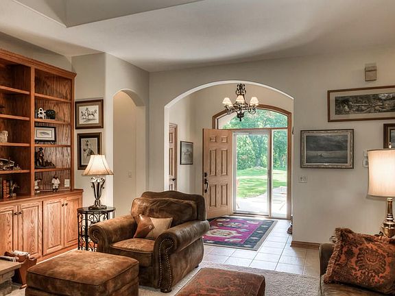 4th image of 25250 Lookout Ln