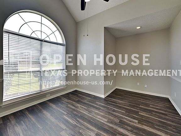 5th image of 906 Carnegie Ct