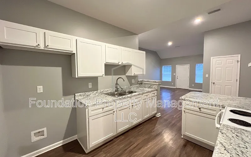 4 bed, 2.0 bath, 1350 sqft, $1,625 — Photo 3