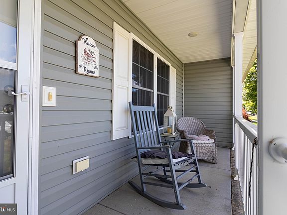 3rd image of 414 Summit Dr