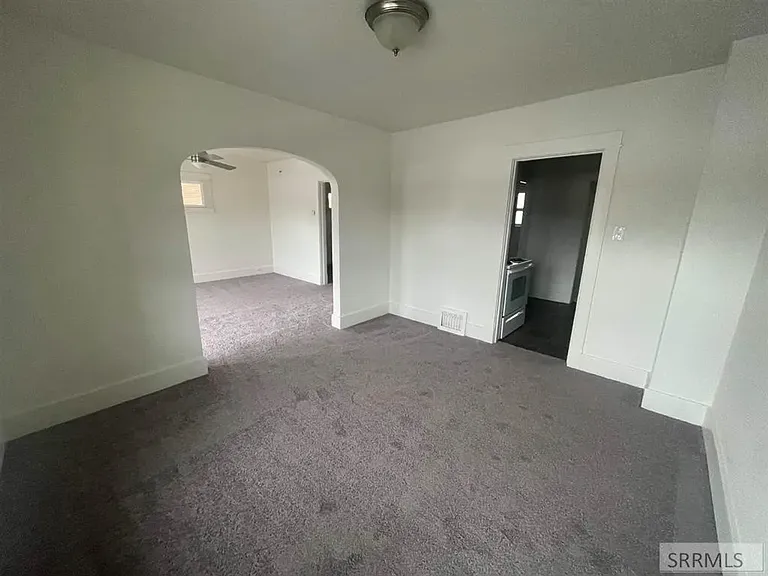 720-730 W Benton St — Photo 3