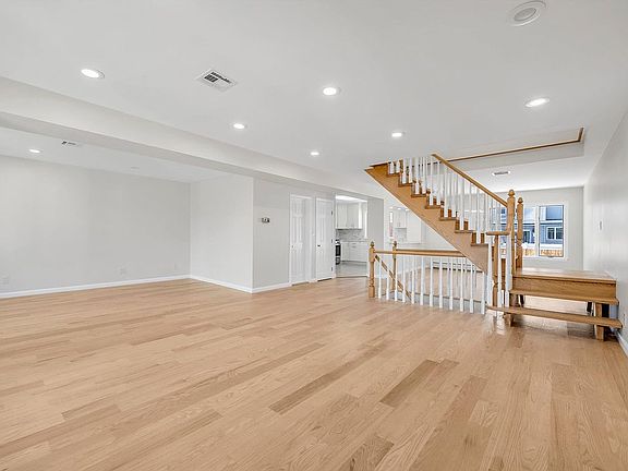5th image of 2134 E 72nd St